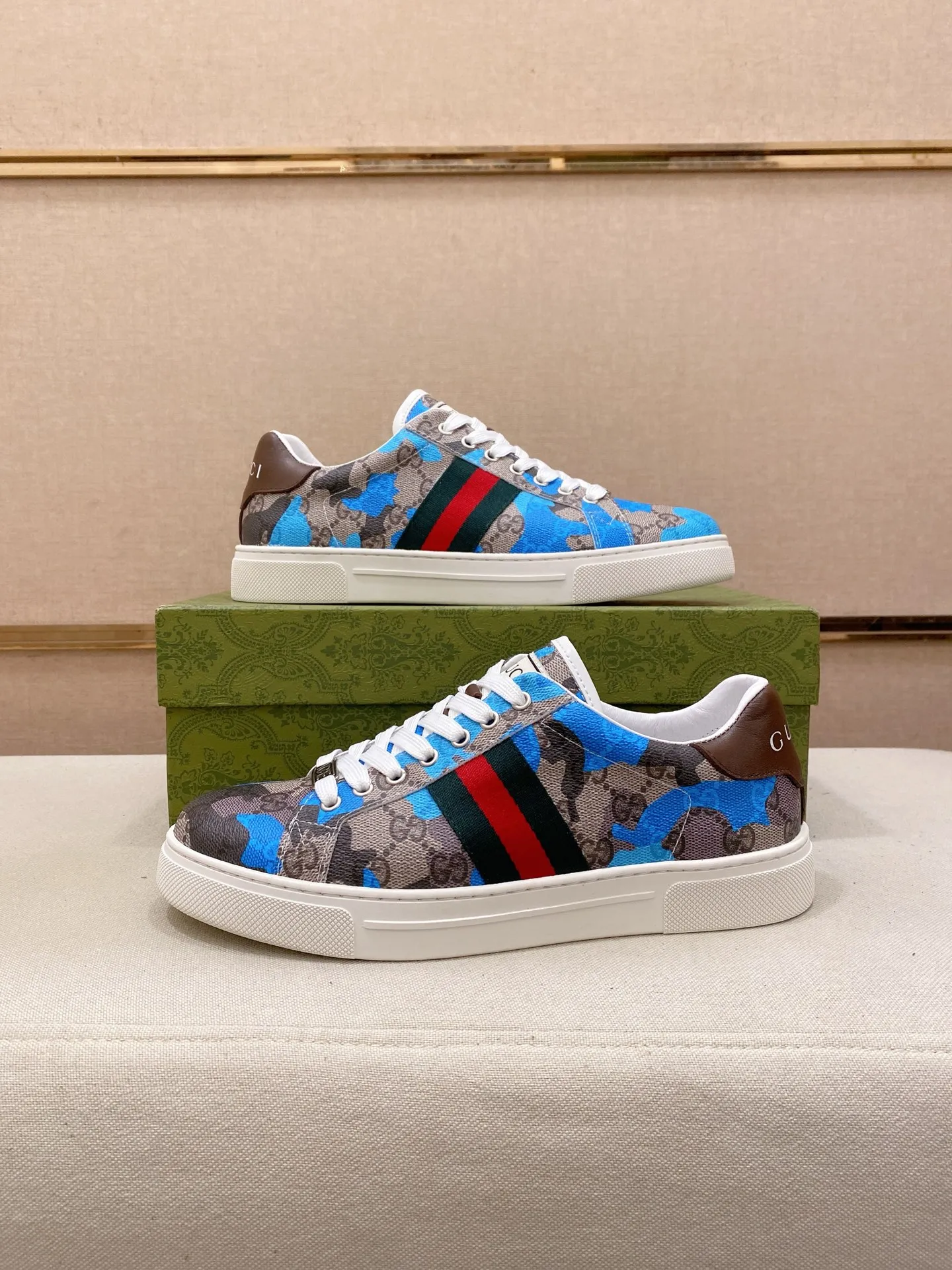 Factory price: 480💰 (GUCCI) The latest model from the official website 🎁🎁Casual and fashionable men's shoes👟, hot style 💥The version is simple and elegant, exclusive for trendy men. Unique official website latest brand elements 👑Gucci original decoration, fashionable and generous, the fabric is original cowhide ✅sheepskin lining, the official website specifies wear-resistant casual outsole, the classic model is taken in kind at the counter🎬38-44 (45 is not returned or exchanged)